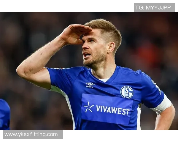 11号足球明星宣布退役引发球迷热议与怀旧情怀重现