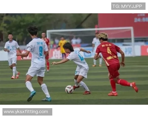 足球明星转会现场视频揭秘球迷热情与幕后故事全记录